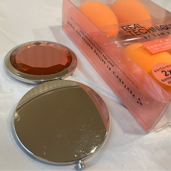 🌸Beauty blender and pocket mirror bundle - Picture 5 of 9